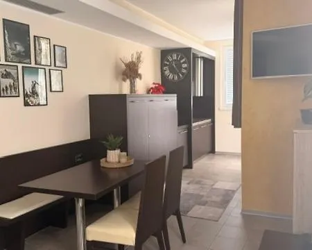 Apartma Anka *** *
